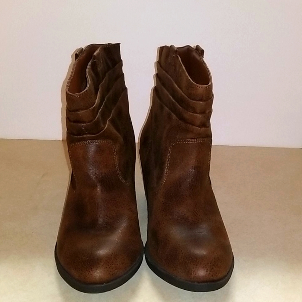 Brown Arizona Ginna Booties (8 medium)